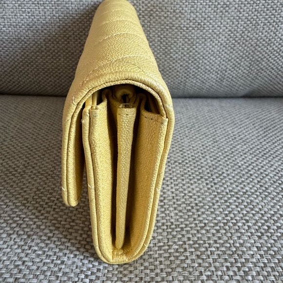 Rare/Like New Chanel Matelasse Yellow Iridescent Wallet - Picture 5 of 7